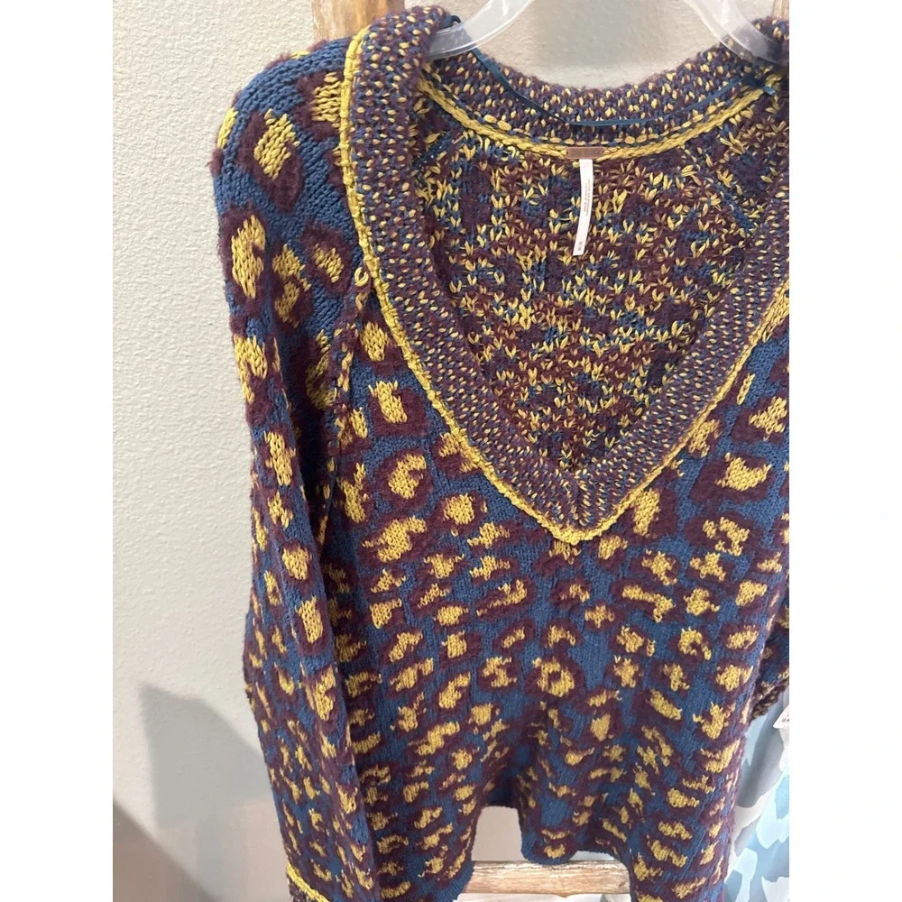Free People Little Animal Pullover bohemian-inspired women V-neck sweater M NWT